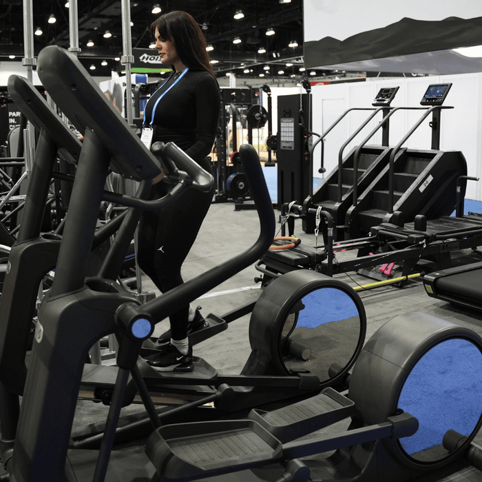 Commercial Elliptical Trainer - LED Screen - Muscle D Fitness -  Cardio Machine - Standalone - Sweatfully