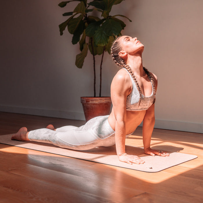 Cork Lightweight Yoga Mat “The Robin” - Sweatfully