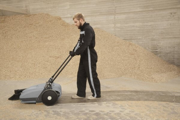 Bissell DFS29 Walk-Behind Dsut Control Manual Sweeping Machine - Sweatfully