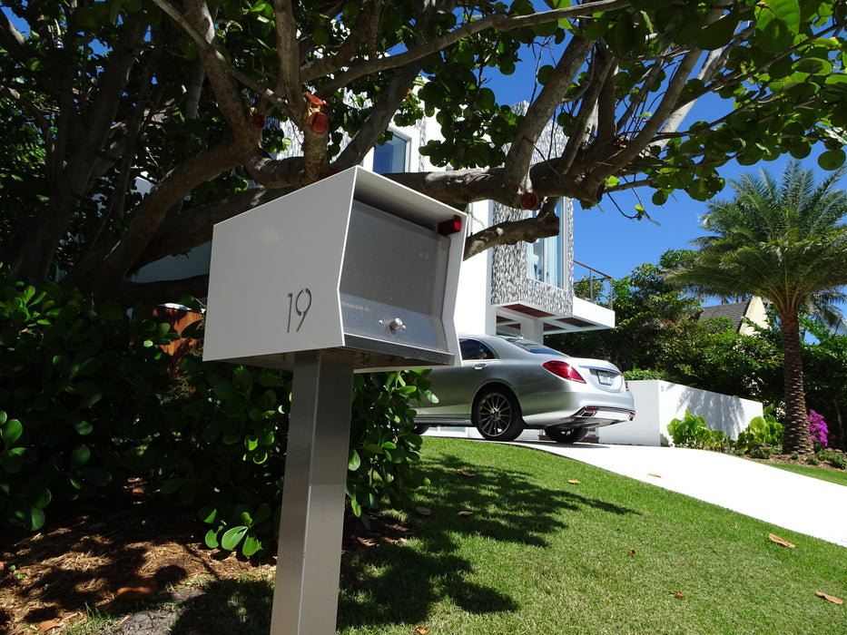 The Original Retrobox in ARCTIC WHITE - Modern Mailbox - Sweatfully