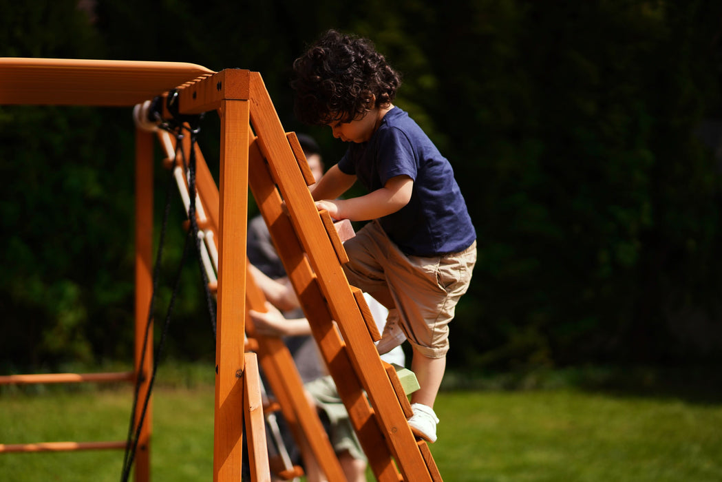 Sycamore Backyard Climbing Set – 2 Swings, Trapeze Bar & Outdoor Fun - Sweatfully