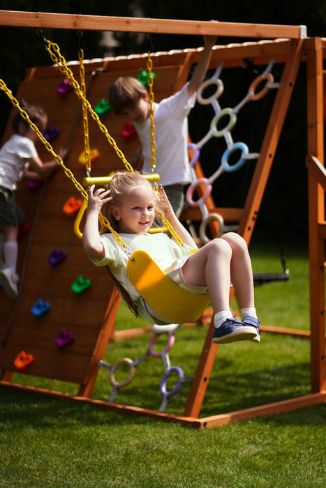 Sycamore Backyard Climbing Set – 2 Swings, Trapeze Bar & Outdoor Fun - Sweatfully