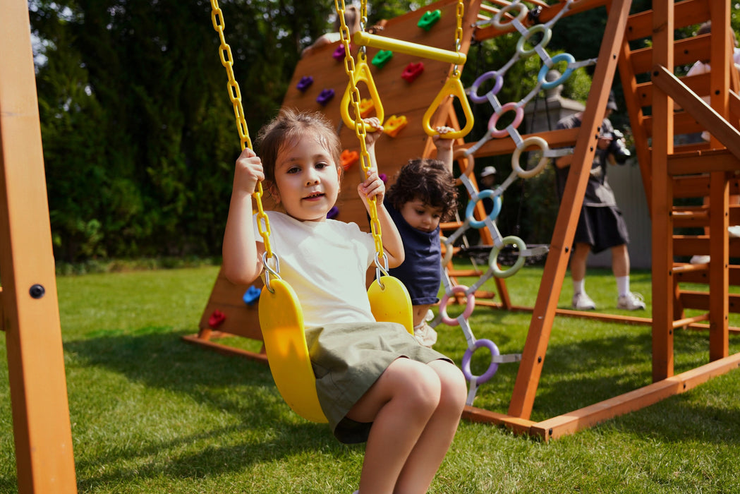 Sycamore Backyard Climbing Set – 2 Swings, Trapeze Bar & Outdoor Fun - Sweatfully