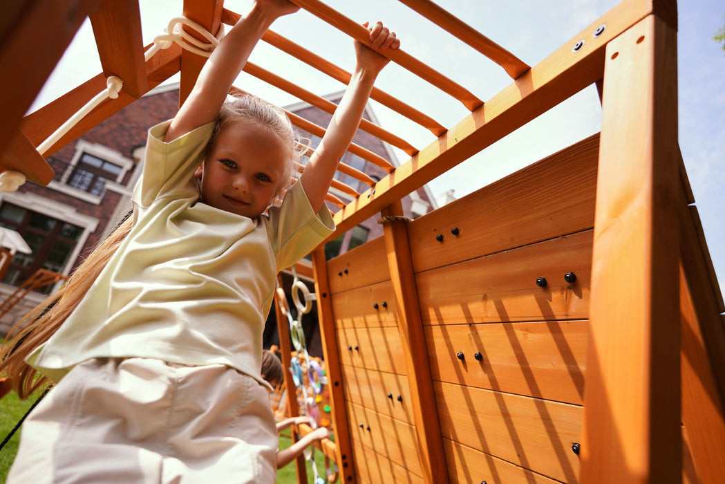 Sycamore Backyard Climbing Set – 2 Swings, Trapeze Bar & Outdoor Fun - Sweatfully