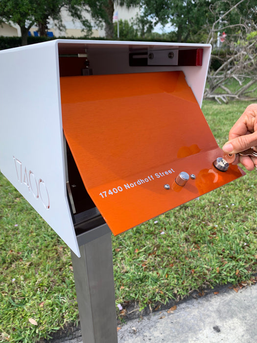 The Original UptownBox in ARCTIC WHITE - Modern Mailbox - Sweatfully