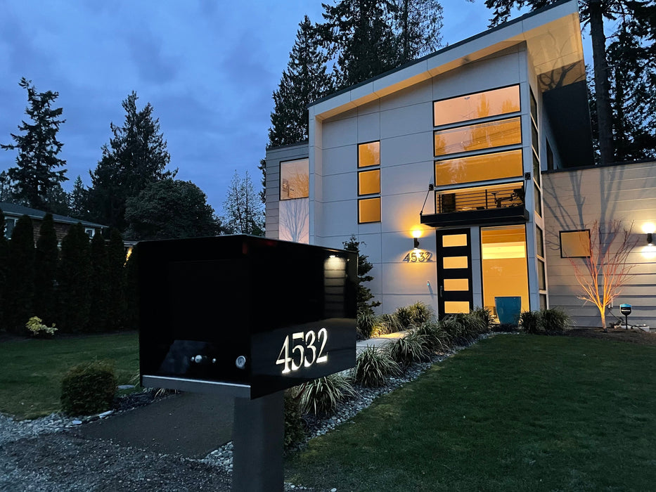 The Original UptownBox in JET BLACK - Modern Mailbox - Sweatfully