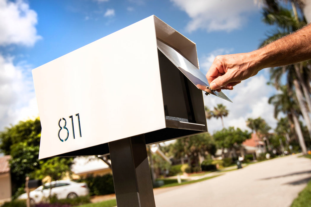 The Original Retrobox in ARCTIC WHITE - Modern Mailbox - Sweatfully