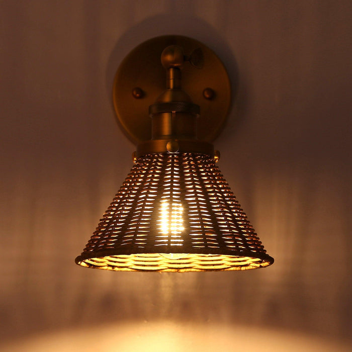 Traditional 1-Light Golden Wall Light - Sweatfully