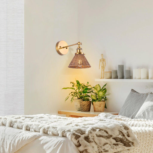 Traditional 1-Light Golden Wall Light - Sweatfully